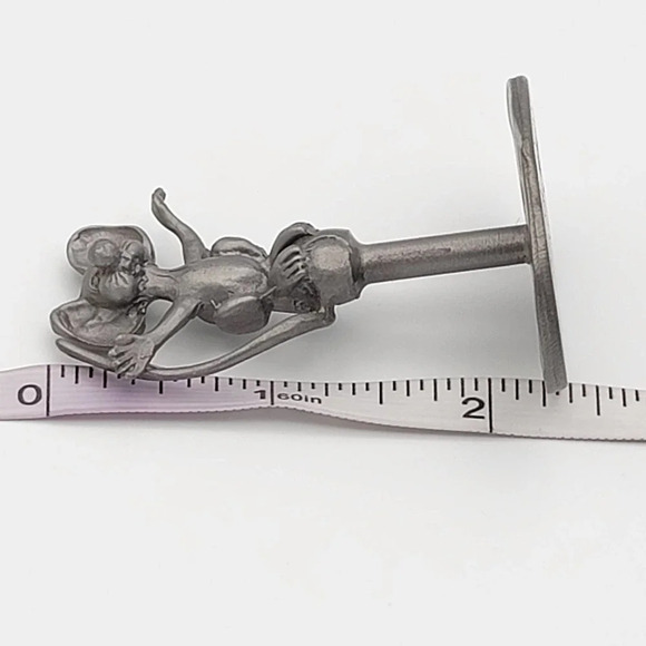 JEB PEWTER Little Squatting Mouse Miniature Figurine on Stand Small Pewter Gray - Picture 3 of 7